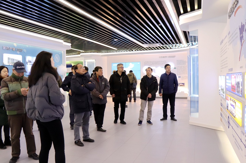 参观展厅_副本.jpg