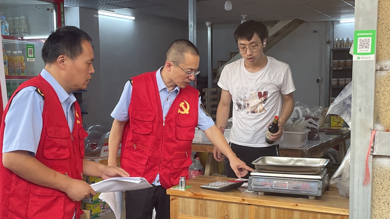 浦江农批市场开展“亮出党员身份，引领诚信经营”主题党日活动