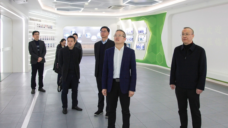 省供销社党委委员、理事会副主任董益彪走访浙农