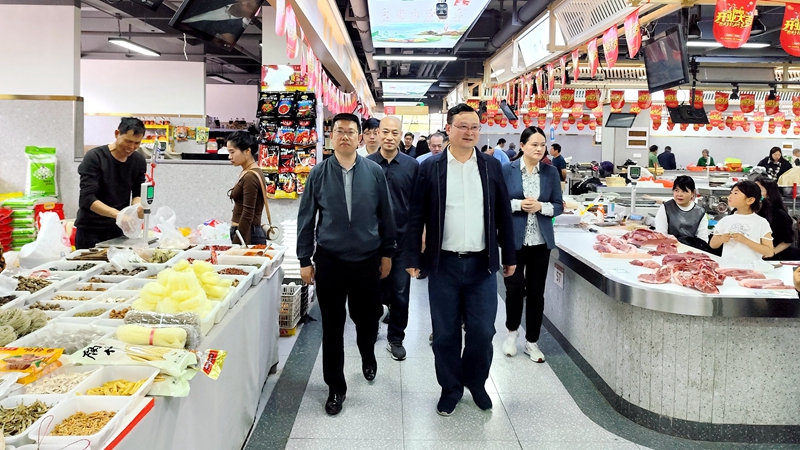 钱塘区区委书记金承涛调研浙农市集河庄农贸市场