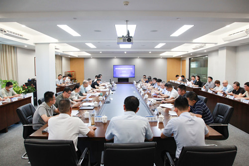 j9集团集团召开年中经济分析会