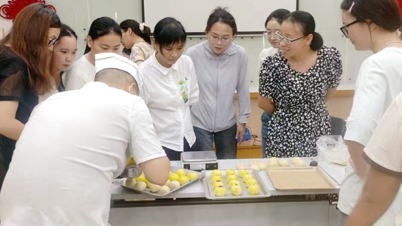新光公司举办月饼DIY活动